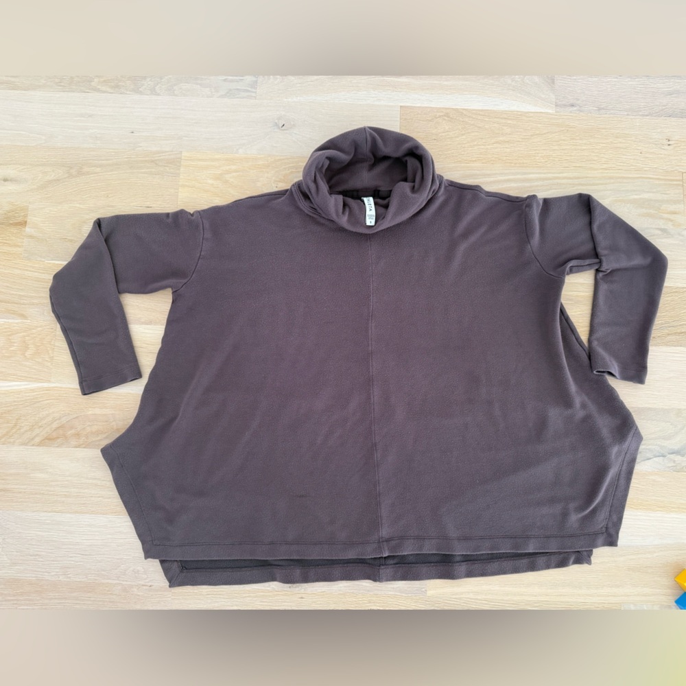 Athleta Cozy Sweatshirt Turtleneck